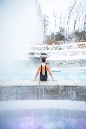 Bain extérieur en hiver - Scandinave Spa Mont-Tremblant, Vieux-Montréal, Whistler, Blue Montain