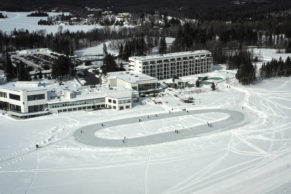Patinoire de l'Esterel Resort en hiver - Hotel de luxe dans les Laurentides