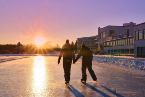 Patinoire de l'Esterel Resort en hiver - Hotel de luxe dans les Laurentides