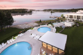 Vue aérienne de l'Estérel Resort: hôtel de luxe dans les Laurentides