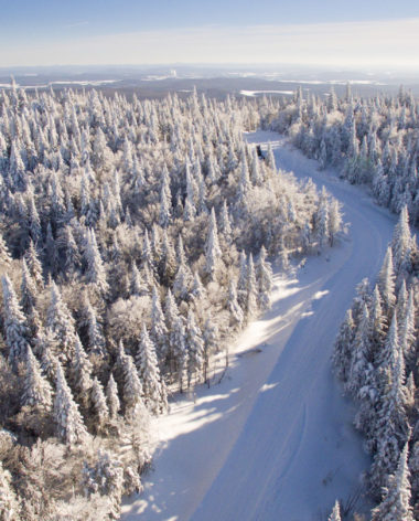 Motoneige au Québec dans les Laurentides avec Sentiers Coureurs des Bois