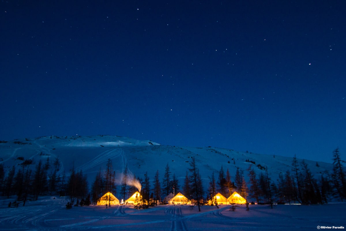 Nuitée bien au chaud sous la tente traditionnelle inuite dans le Parc national Kuururjuaq - Hiver au Nunavik - Photo Olivier Paradis