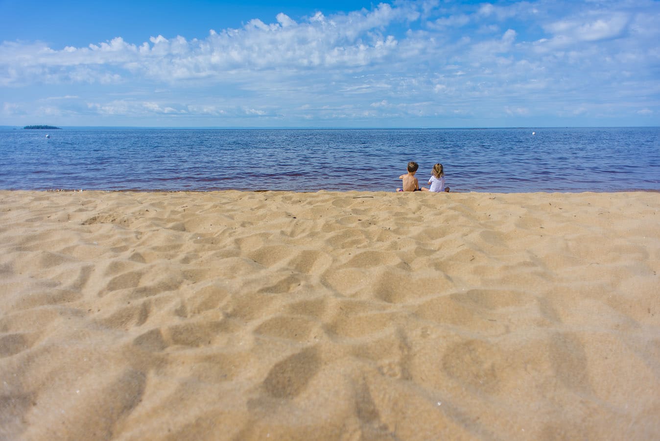 Les plages du Lac-Saint-Jean (Pointe Taillon) : un lieu parfait pour passer du temps en famille - Crédit photo : Steve Deschenes
