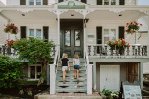 Enfants visitant la Maison Historique Alphonse Desjardins
