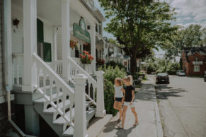Enfants visitant la Maison Historique Alphonse Desjardins
