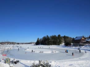 Viking Resort & Marina : un hotel dans les Laurentides - Patinoire
