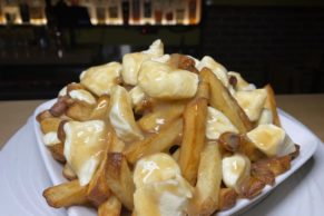 Poutine - Binerie Mont-Royal, restaurant à Montréal