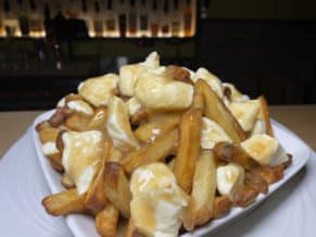 Poutine - Binerie Mont-Royal, restaurant à Montréal