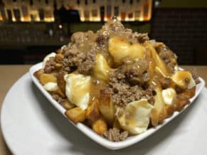 Poutine - Binerie Mont-Royal, restaurant à Montréal
