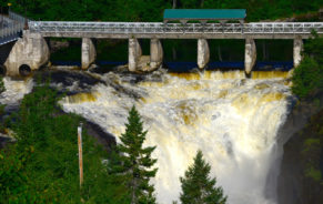 Chute du Parc du Trou de la Fée - Photo David Rowsome