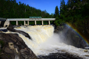 Chute du Parc du Trou de la Fée - Photo David Rowsome