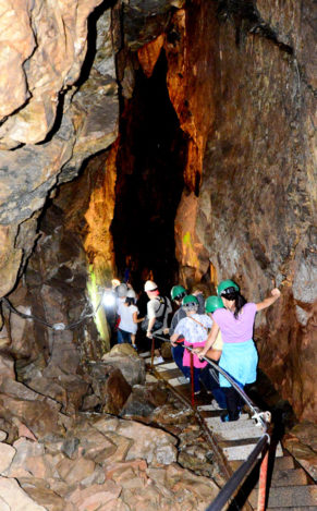 Immersion dans la caverne du Parc du Trou de la Fée - Photo David Rowsome