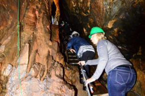 Immersion dans la caverne du Parc du Trou de la Fée - Photo David Rowsome