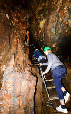 Immersion dans la caverne du Parc du Trou de la Fée - Photo David Rowsome