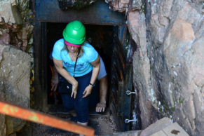 Immersion dans la caverne du Parc du Trou de la Fée - Photo David Rowsome