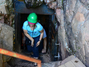 Immersion dans la caverne du Parc du Trou de la Fée - Photo David Rowsome