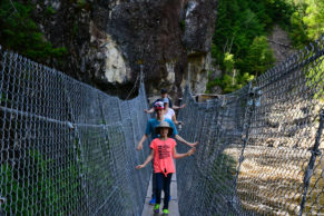 Promenade en famille au Parc du trou de la fée - Photo David Rowsome