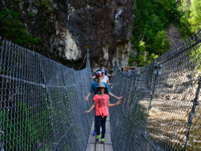 Promenade en famille au Parc du trou de la fée - Photo David Rowsome