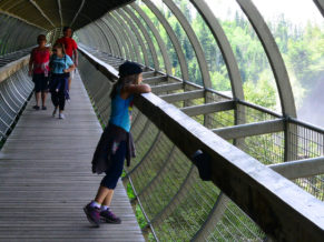 Promenade en famille au Parc du trou de la fée - Photo David Rowsome