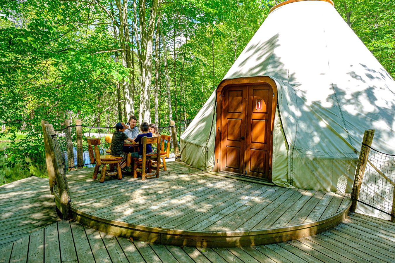 Hébergement insolite au Québec : Wi-tente du Parc Oméga
