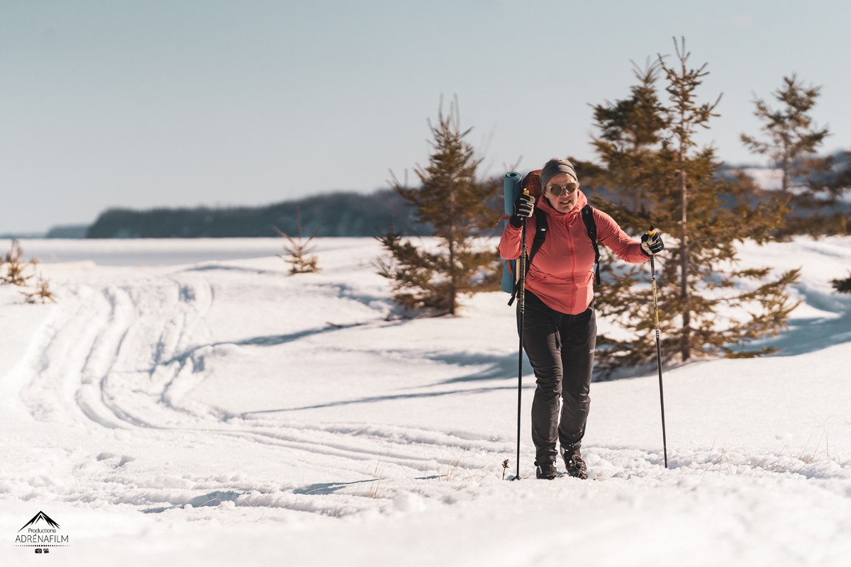 Balade avec des batons sur la neige