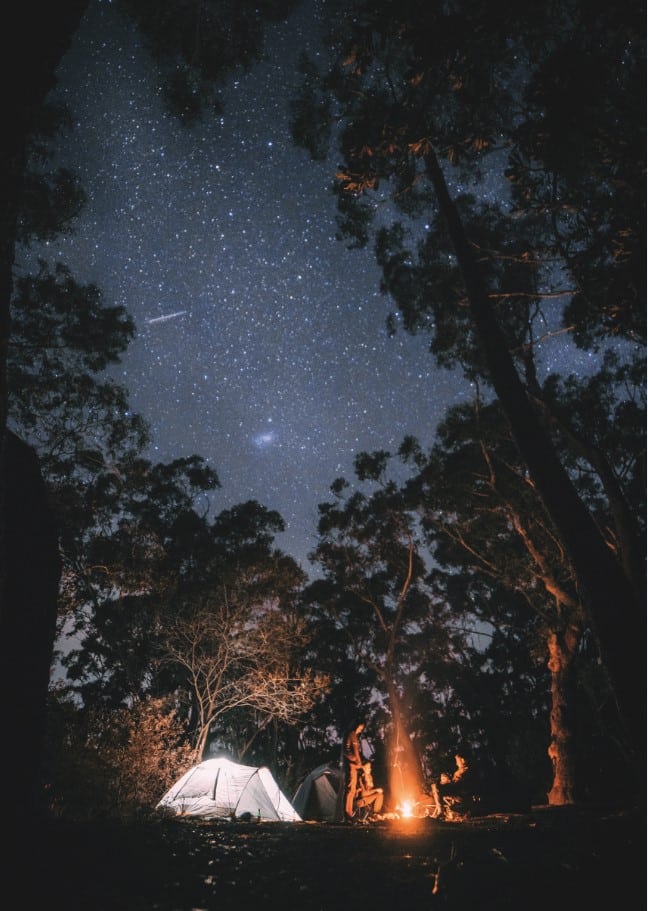 Faire du camping en pleine nature : une des 10 activités à faire au Québec © Jonathan Forage / Unsplash