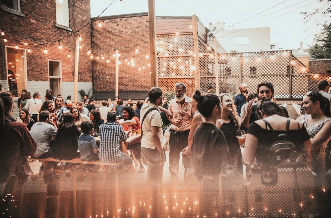 © La Buvette du Centro : de nombreuses personnes à la buvette du Centro