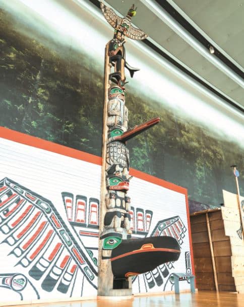 © Mathieu Foote : grand totem autochtone