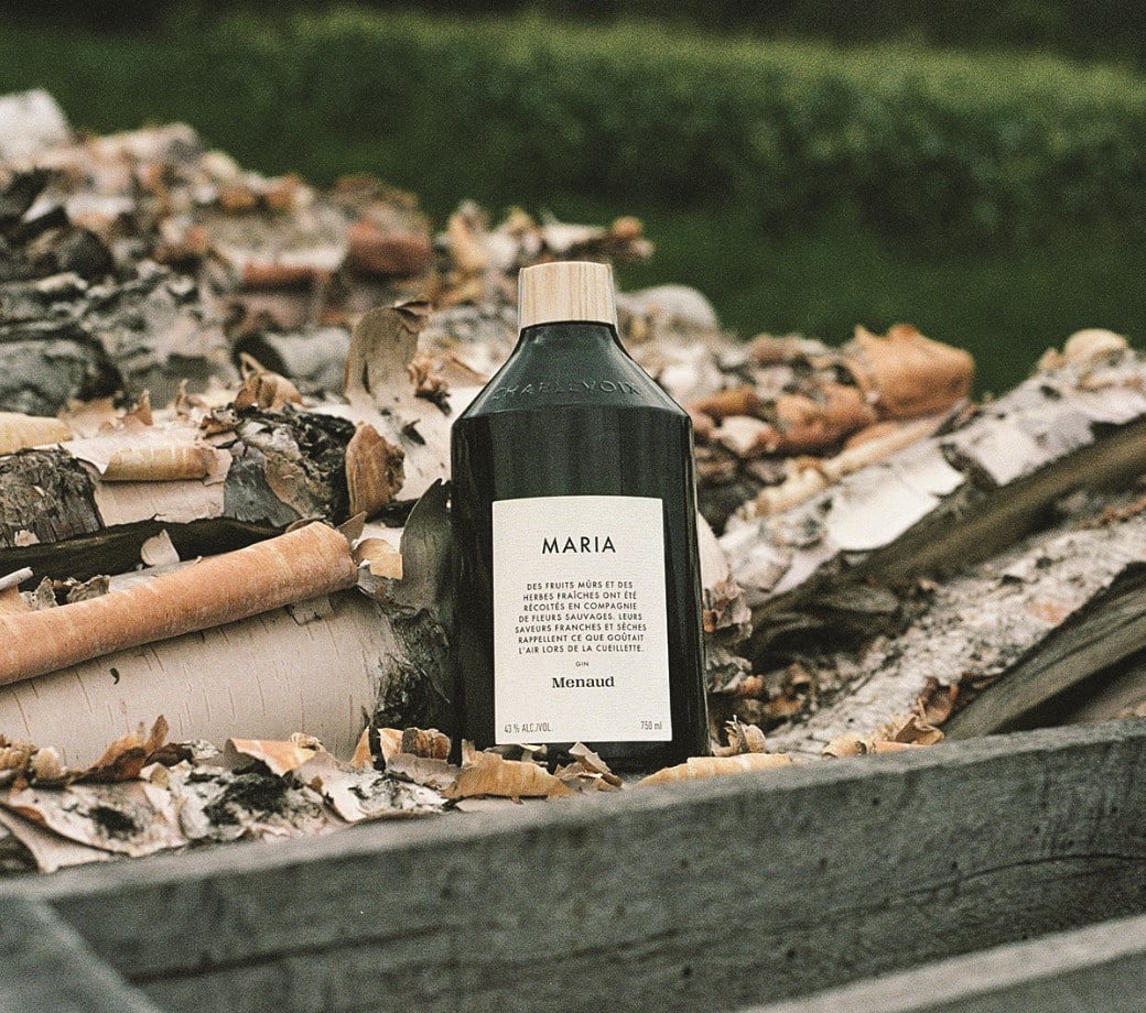 © Menaud : bouteille à la liqueur de camerise