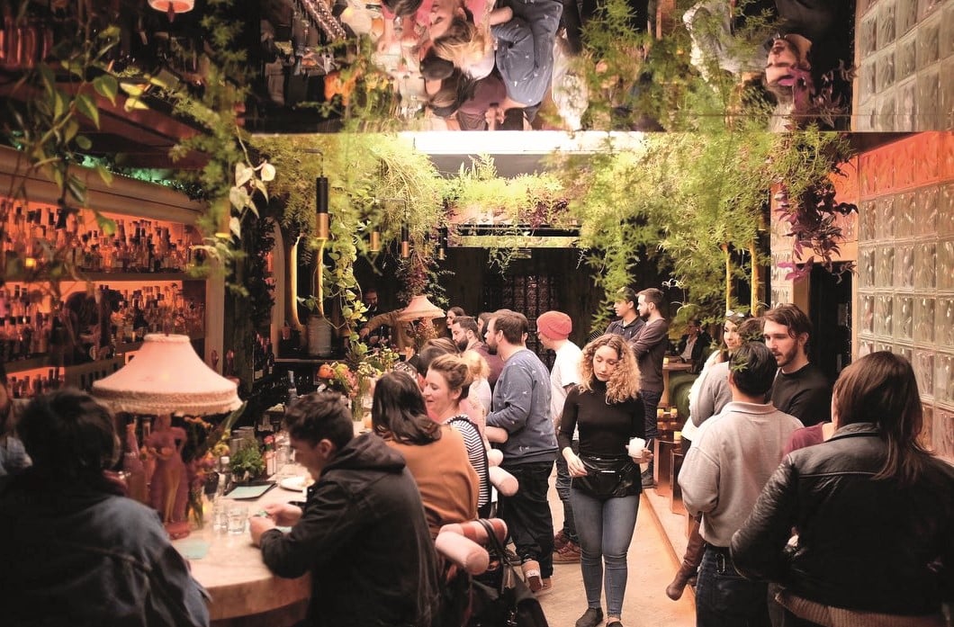 © Milky Way : Intérieur lumineux et fleuri du Milky Way