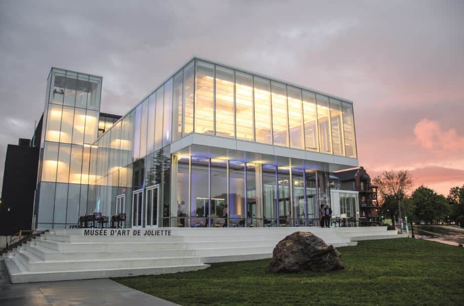 © Musée d'art de Joliette : vue sur l'architecture extérieure lumineuse du musée d'art de Joliette
