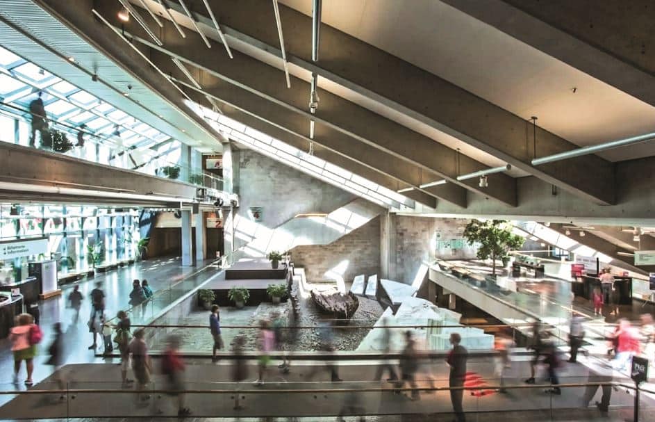 © Musée de la civilisation : visite du hall du musée de la civilisation