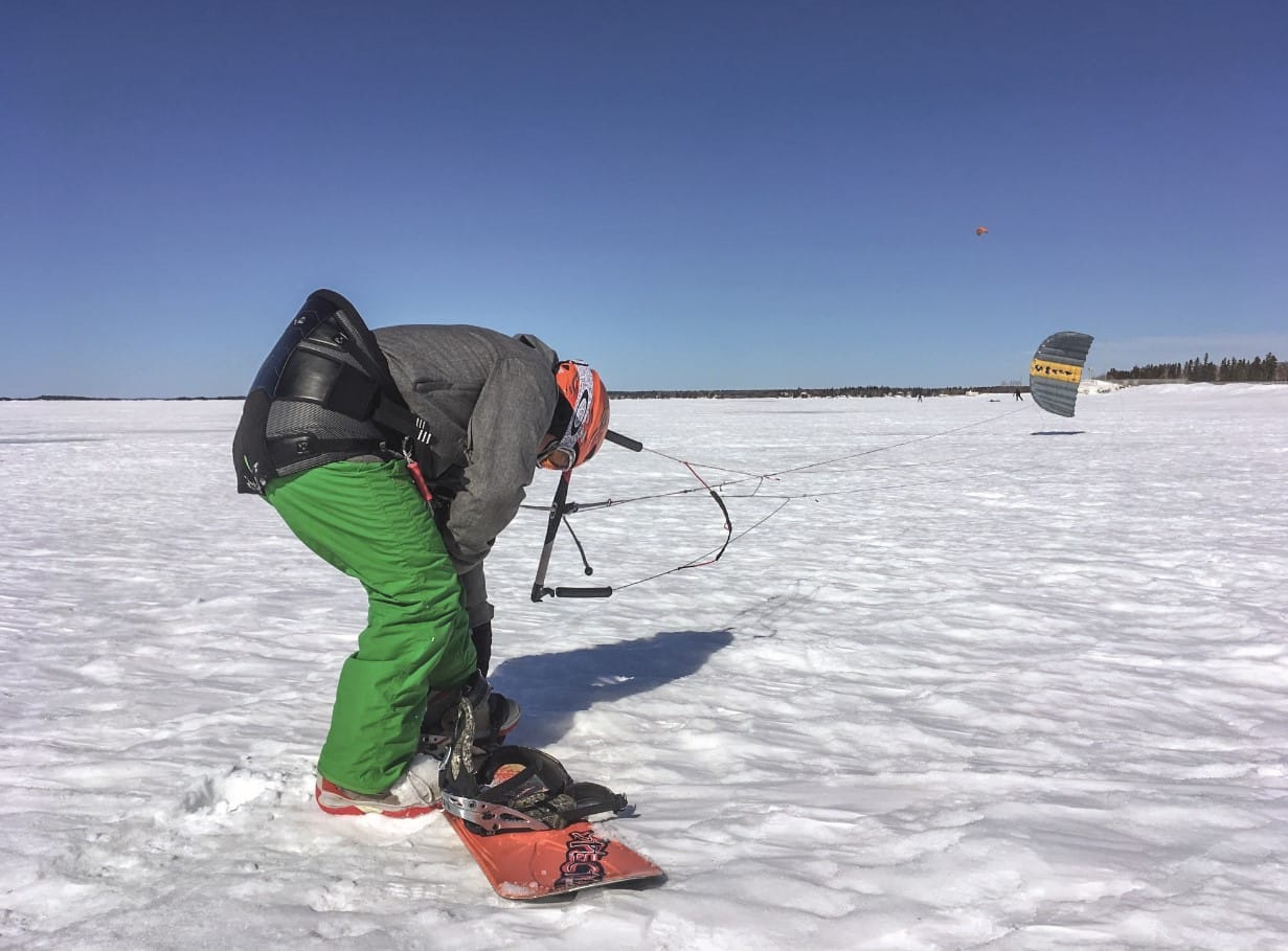 © Progression Kite : préparation avant une activité de snowkite