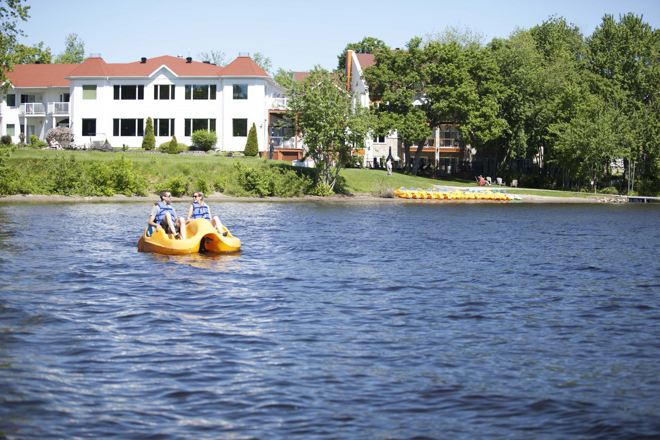 Manoir du Lac William - activité d'été sur le lac