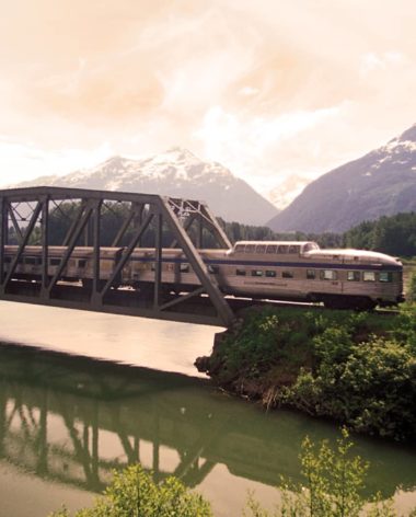 Traverser le Canada en train avec VIA Rail : passage sous les Rocheuses - Crédit photo : Via Rail