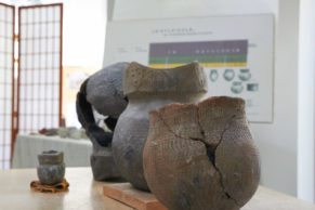 Activité de poterie au centre Archéo Topo en Côte Nord