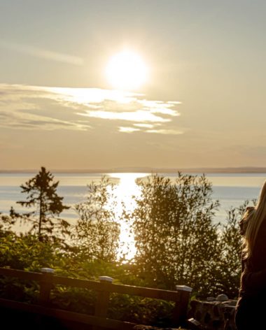 Lever de soleil en amoureux à l'Hôtel Cap aux Pierres, un hôtel familial au Québec sur l'Isle-aux-Coudres en Charlevoix