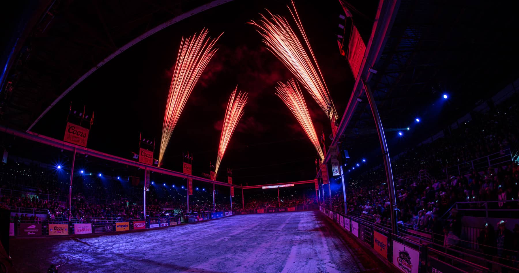 La piste du Festival Western St Tite se prépare à accueillir les rodéos - Photo Birtz Photographie