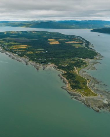 Isle-aux-Coudres vue du ciel (Charlevoix) - Photo The Rolling Van Creative