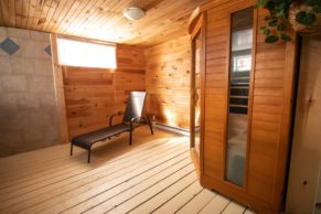 Piscine intérieure et sauna - Chalets Villégiature et Pourvoirie Daaquam