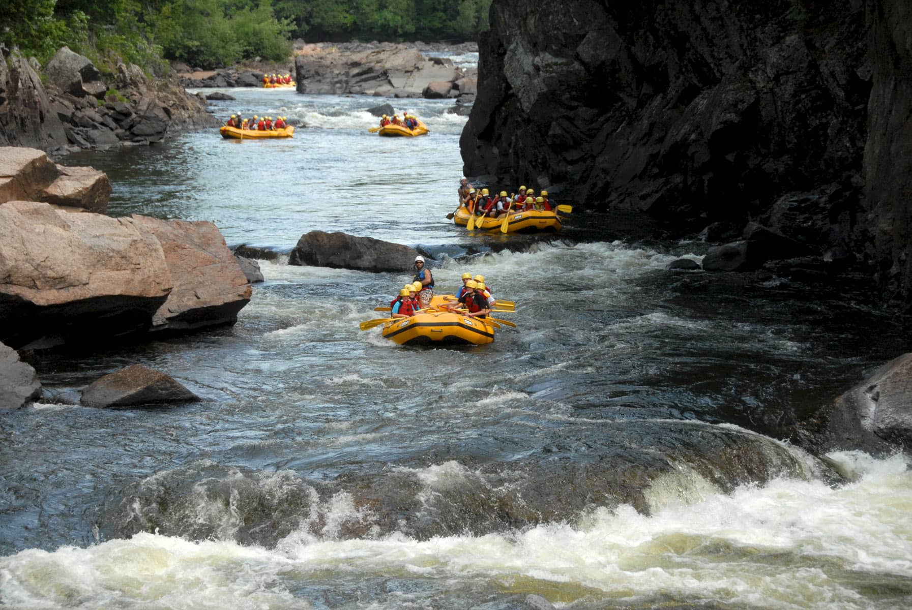 Nouveau Monde Rafting : une bonne dose de fun en famille pendant vos vacances dans les Laurentides - Photo Tourisme Laurentides