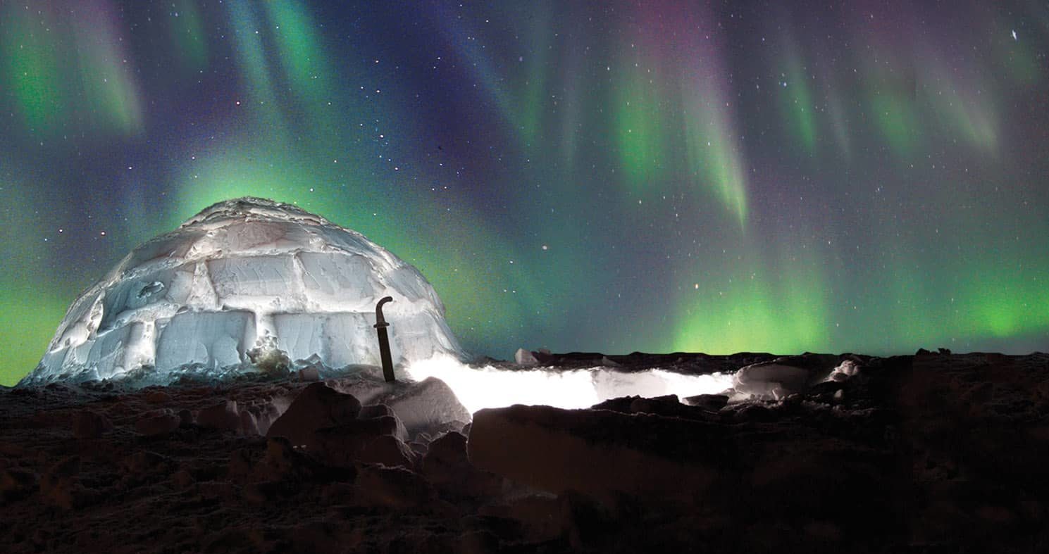 NUNAVIK - Igloo sous une aurore boréale - © Tourisme Nunavik