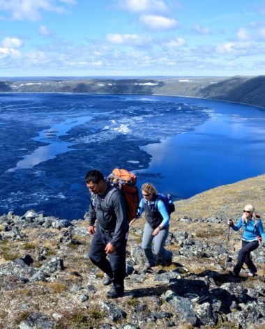 NUNAVIK - Trekking au cratère dans le Parc National Pingualuit - © Neil S. Price