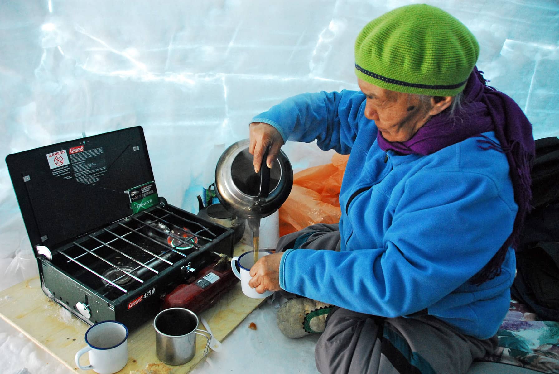NUNAVIK - Thé sous igloo avec la communauté Inuit - © Isabelle Dubois