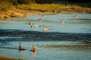 Kayak sur la rivière Cap-Chat en Gaspésie avec Valmont Plein Air