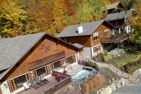 Chalet dans les couleurs de l'été des indiens - Chalets à louer dans les Laurentides - Chalets Lac à la Truite