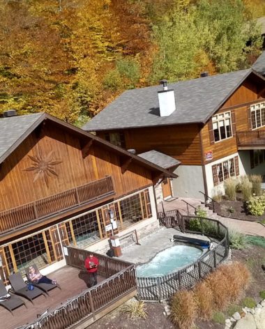 Chalet dans les couleurs de l'été des indiens - Chalets à louer dans les Laurentides - Chalets Lac à la Truite