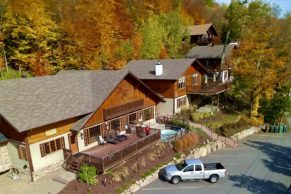 Chalet dans les couleurs de l'été des indiens - Chalets à louer dans les Laurentides - Chalets Lac à la Truite