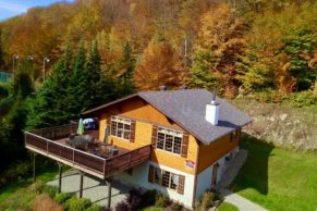 Chalet dans les couleurs de l'été des indiens - Chalets à louer dans les Laurentides - Chalets Lac à la Truite