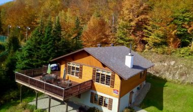 Chalet dans les couleurs de l'été des indiens - Chalets à louer dans les Laurentides - Chalets Lac à la Truite